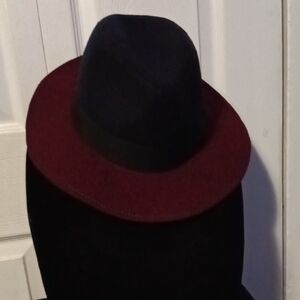 Elegant Two-Tone Fedora Hat